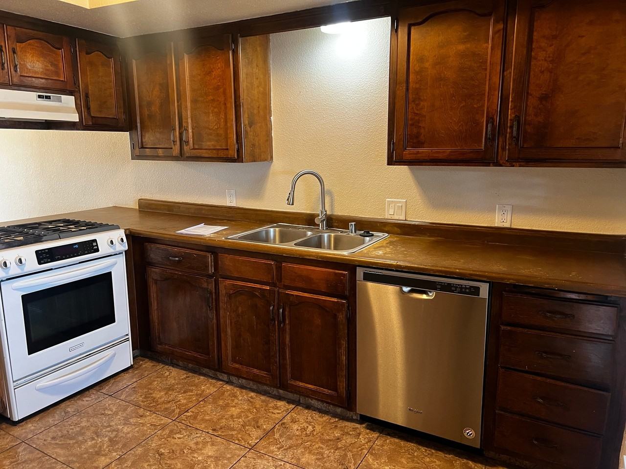 1823 W Whitendale Ave - Photo 4 of 12