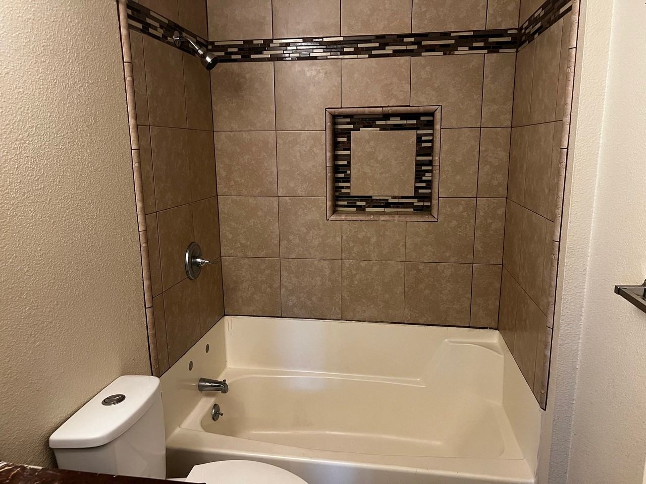 1823 W Whitendale Ave - Photo 5 of 12