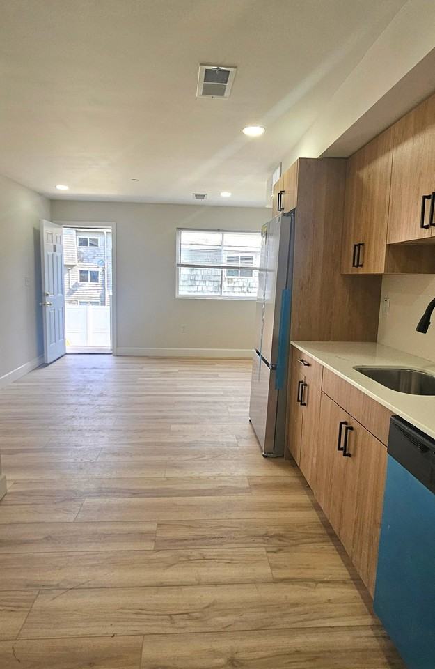 42 Warner St #B12 - Photo 4 of 16