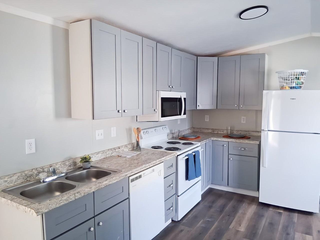 14 Deerwood Park - Photo 3 of 11