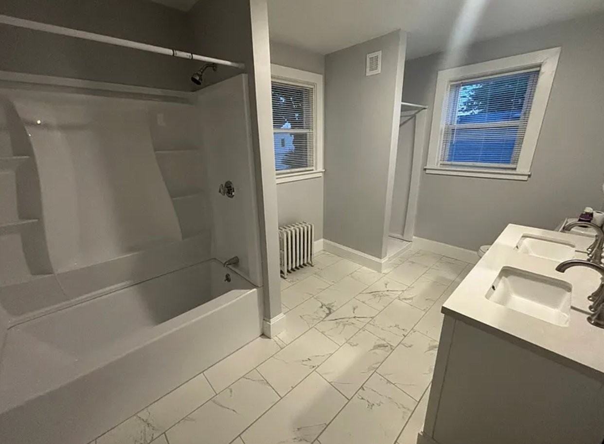 266 Warrington St - Photo 6 of 12