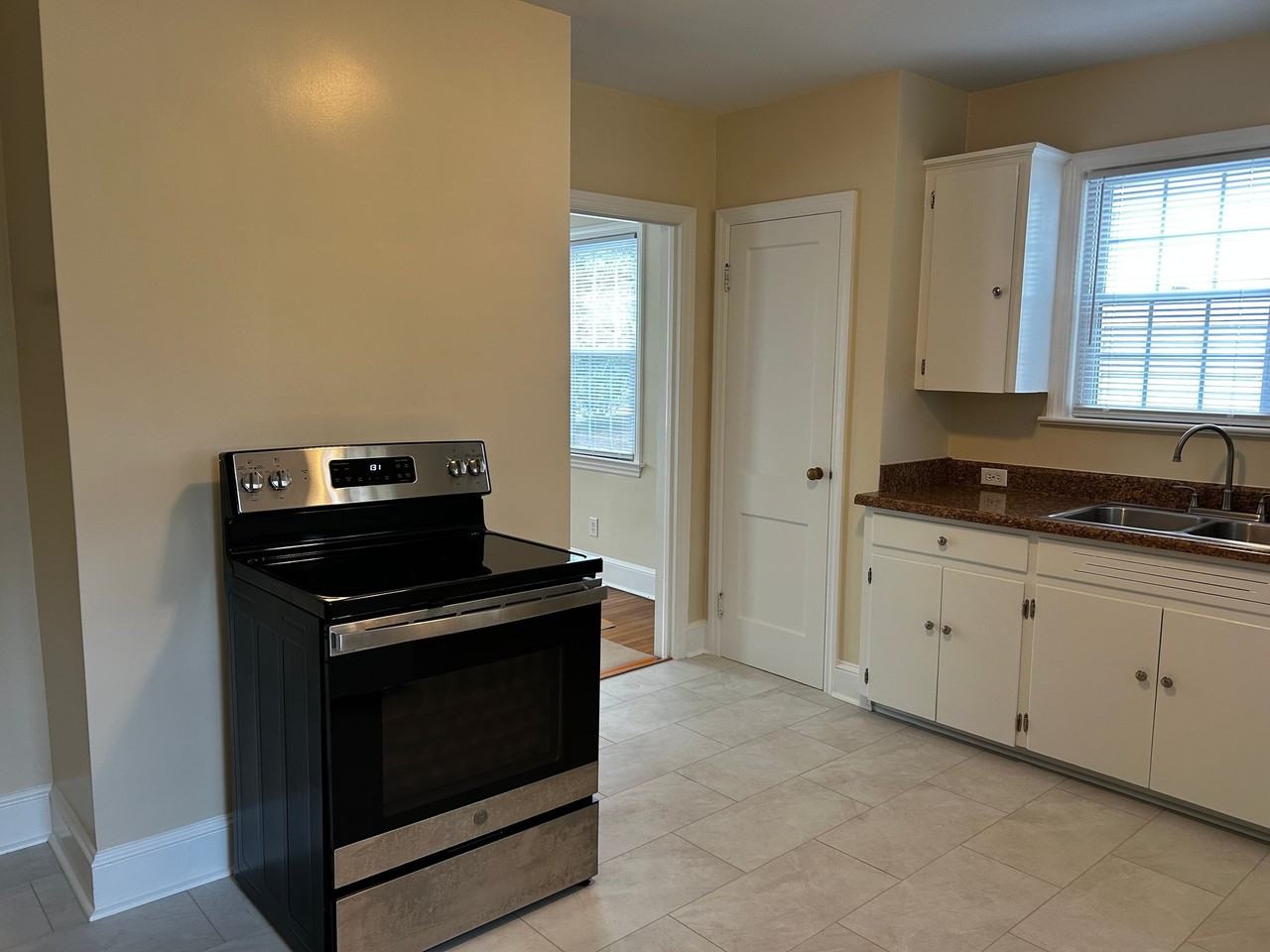 423 E Radiance Dr - Photo 5 of 20