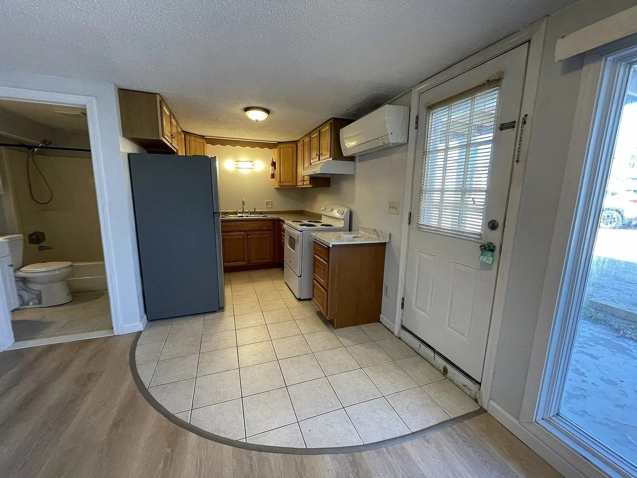 190 Ashworth Ave #1B - Photo 4 of 15