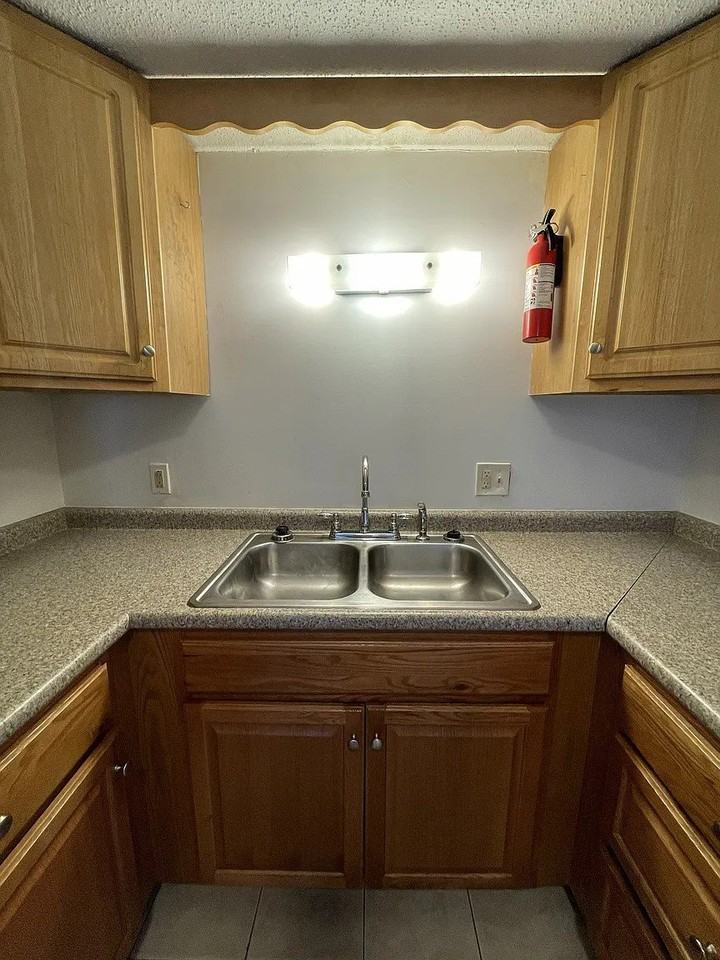 190 Ashworth Ave #1B - Photo 6 of 15