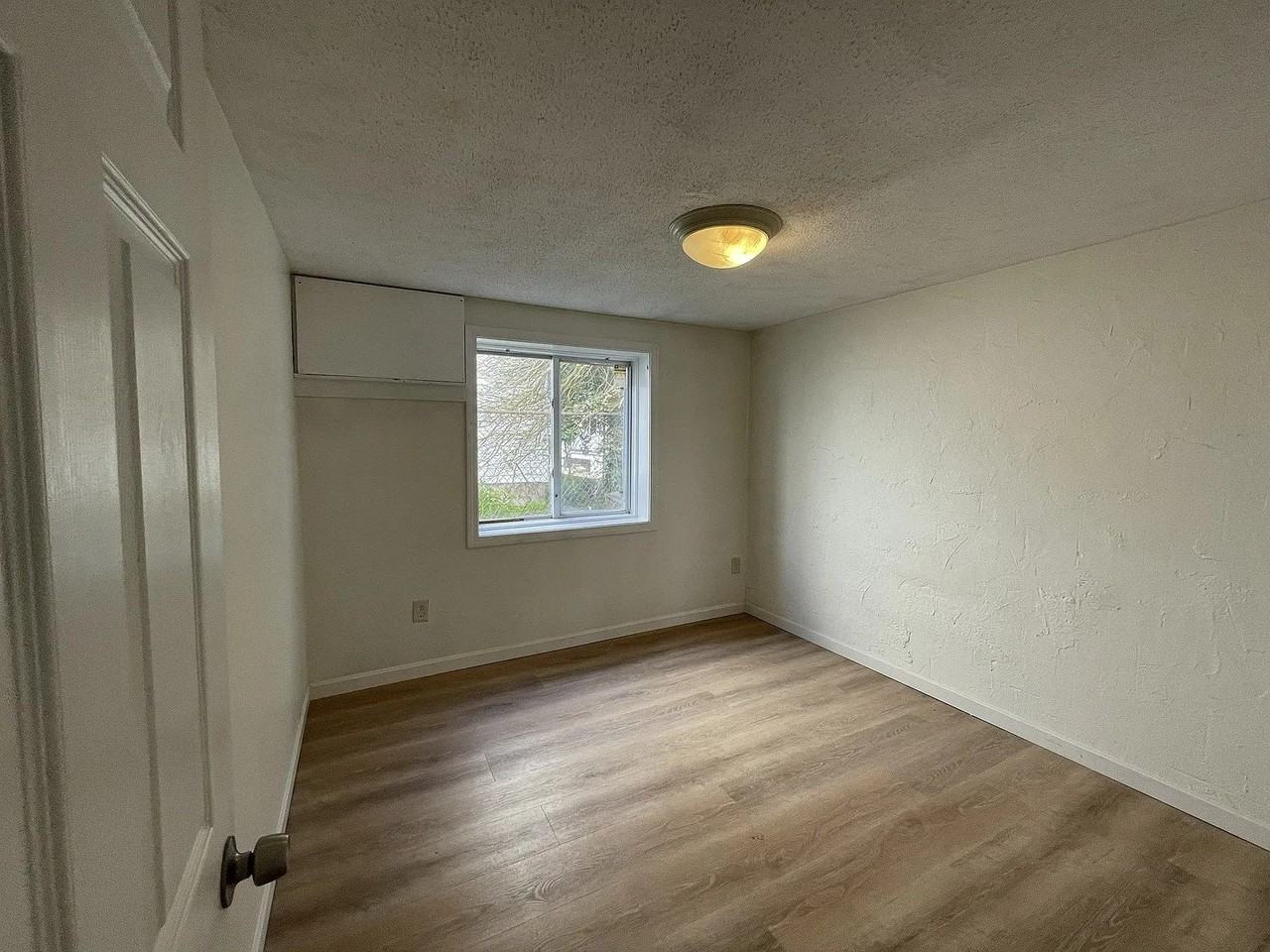 190 Ashworth Ave #1B - Photo 7 of 15
