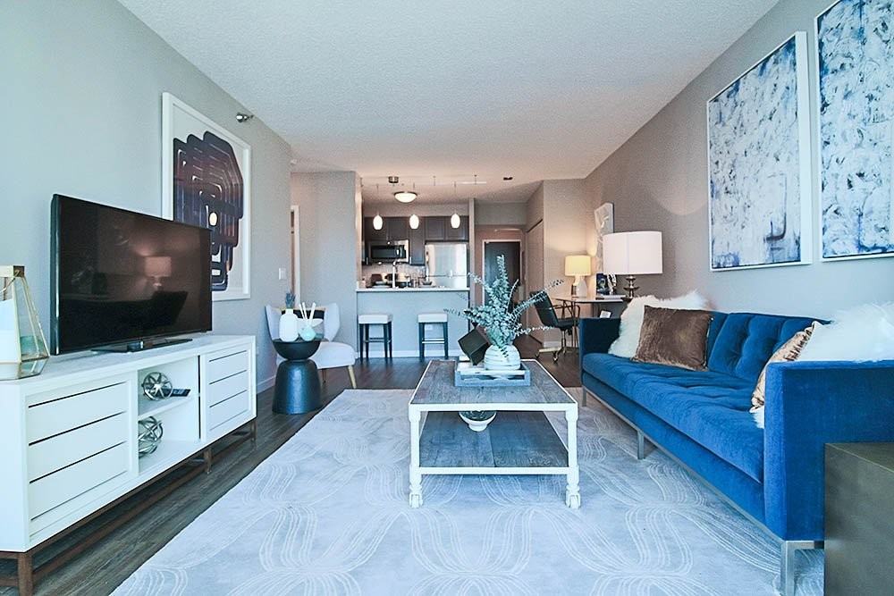 371 E Ohio St - Photo 2 of 15
