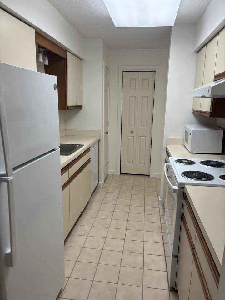 1414 Whitney Ave #G1 - Photo 7 of 16
