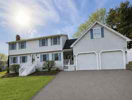 featured image of 10 Amanda Way #NA