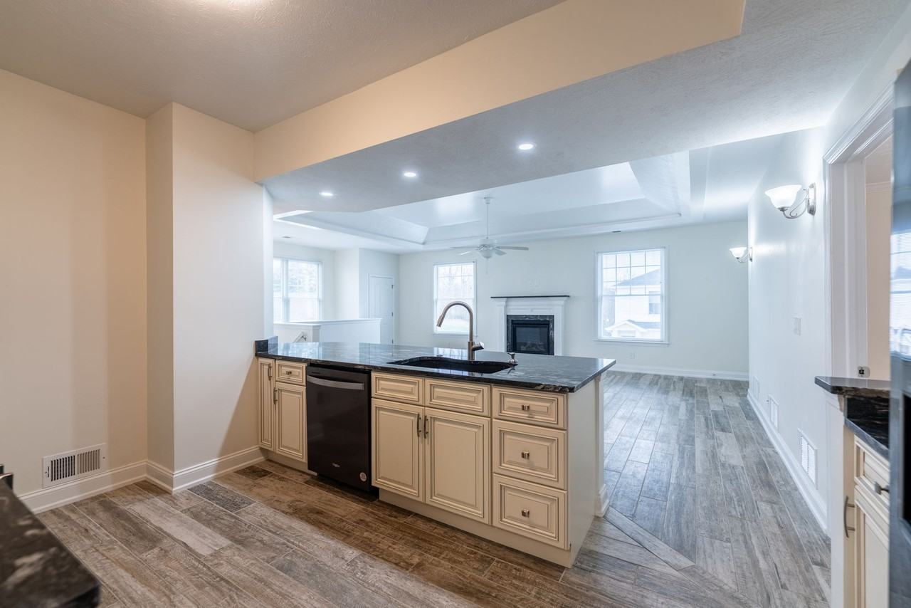 234 Adams Pointe Blvd #2 - Photo 5 of 19