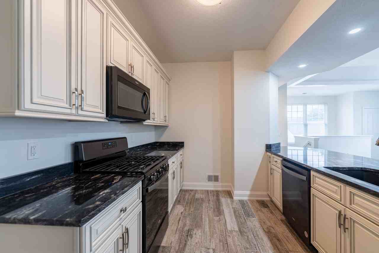 234 Adams Pointe Blvd #2 - Photo 6 of 19