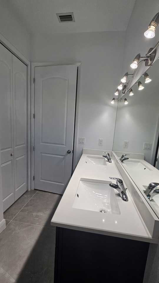 1711 Se Airoso Blvd #NA - Photo 7 of 20