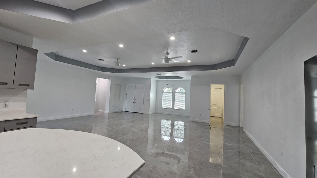 1711 Se Airoso Blvd #NA - Photo 4 of 20