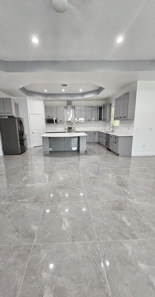 1711 Se Airoso Blvd #NA - Photo 2 of 20