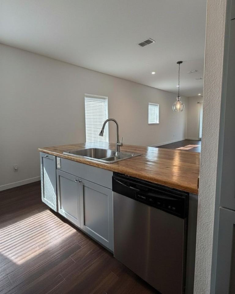 1226 Lakeside Blvd #B - Photo 2 of 25