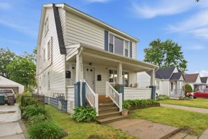 featured image of 2823 Queen St
