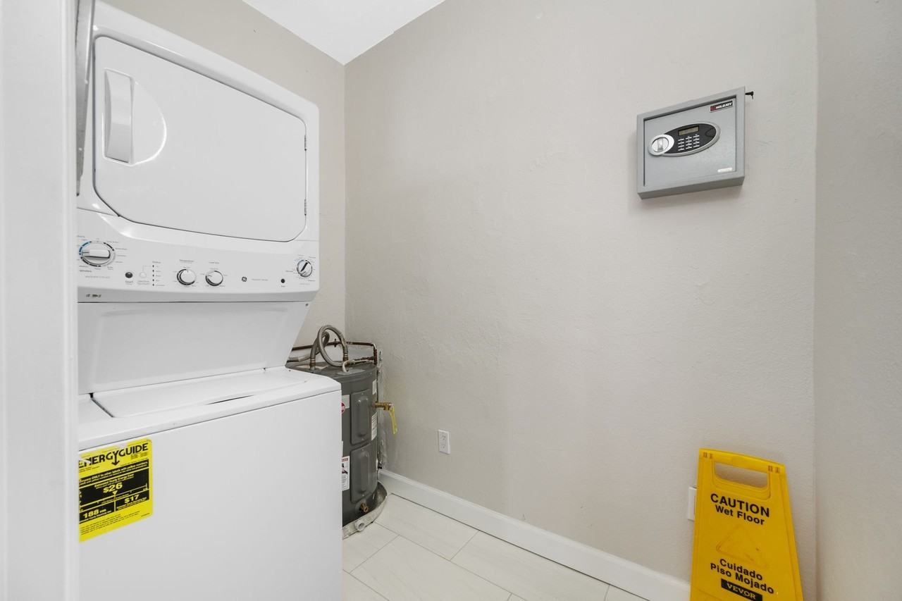 Renovated Davis Islands Apartments - Photo 3 of 7