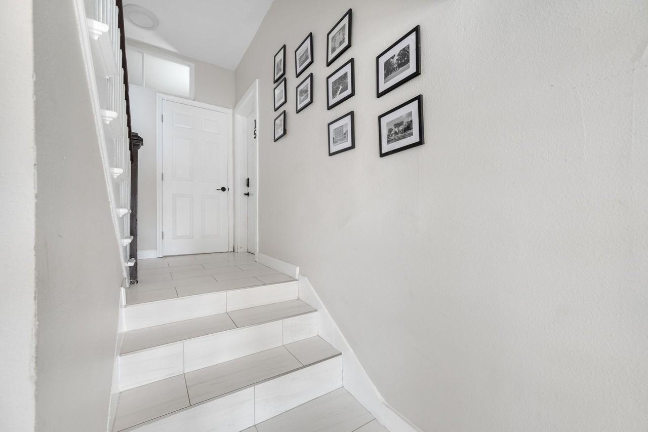 Renovated Davis Islands Apartments - Photo 4 of 7