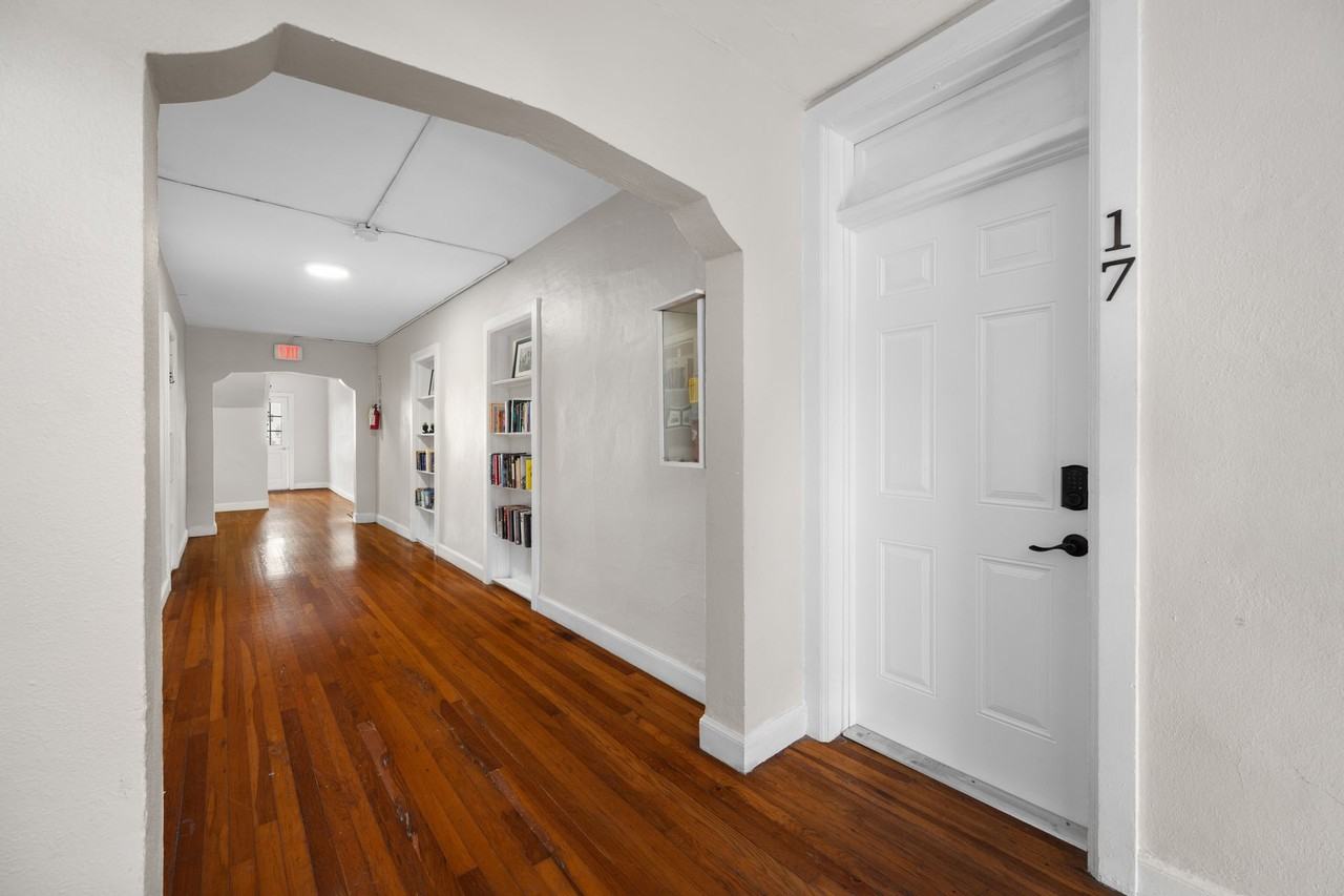 Renovated Davis Islands Apartments - Photo 6 of 7