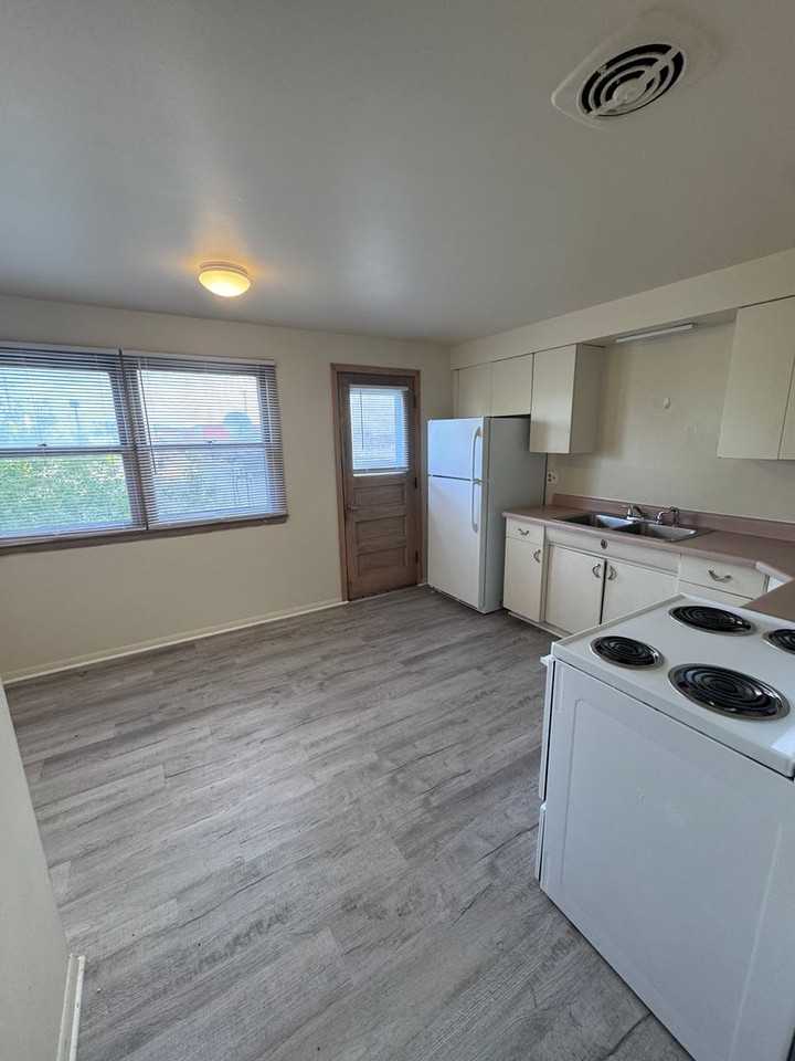 3929 Erie St - Photo 2 of 7