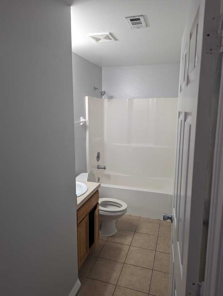 6024 W Jones St #NA - Photo 6 of 10