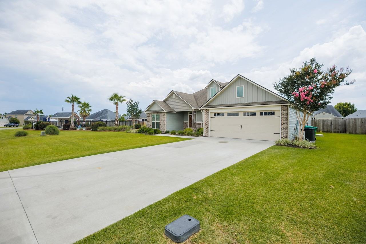 3872 Karaline Cir - Photo 2 of 47