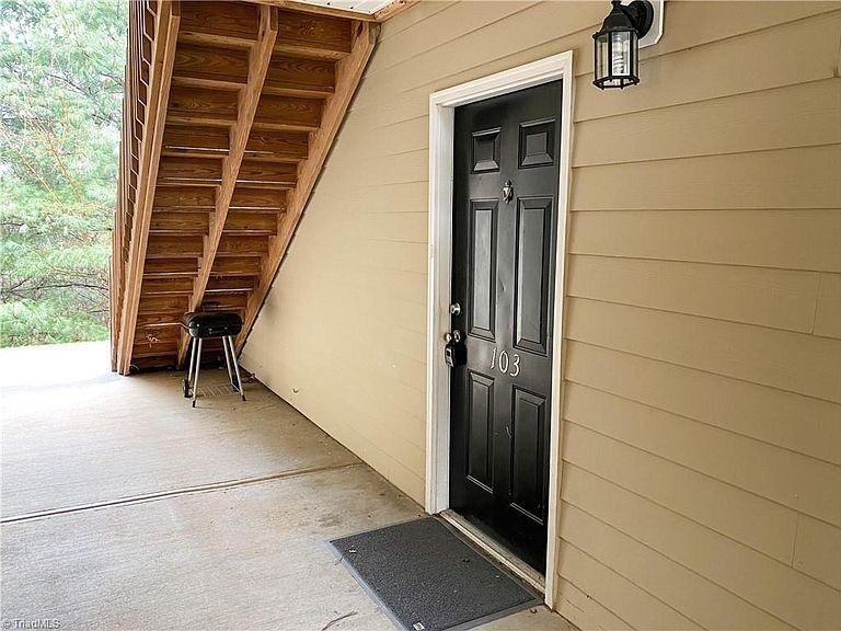 1905 Crest Hollow Dr #103 - Photo 5 of 30