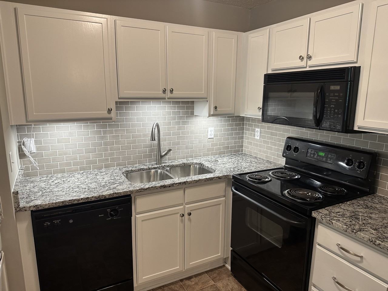1905 Crest Hollow Dr #103 - Photo 6 of 30