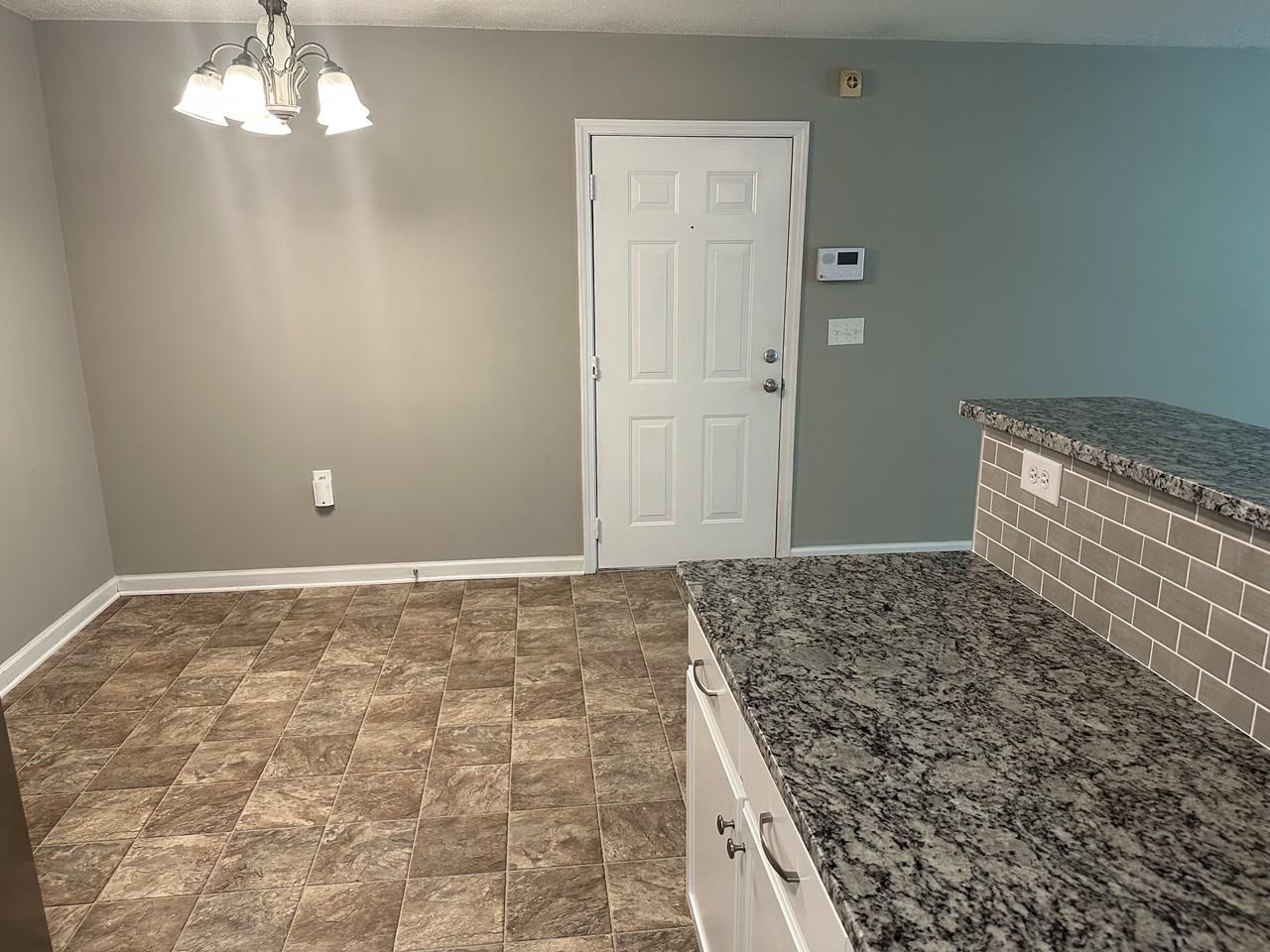 1905 Crest Hollow Dr #103 - Photo 7 of 30