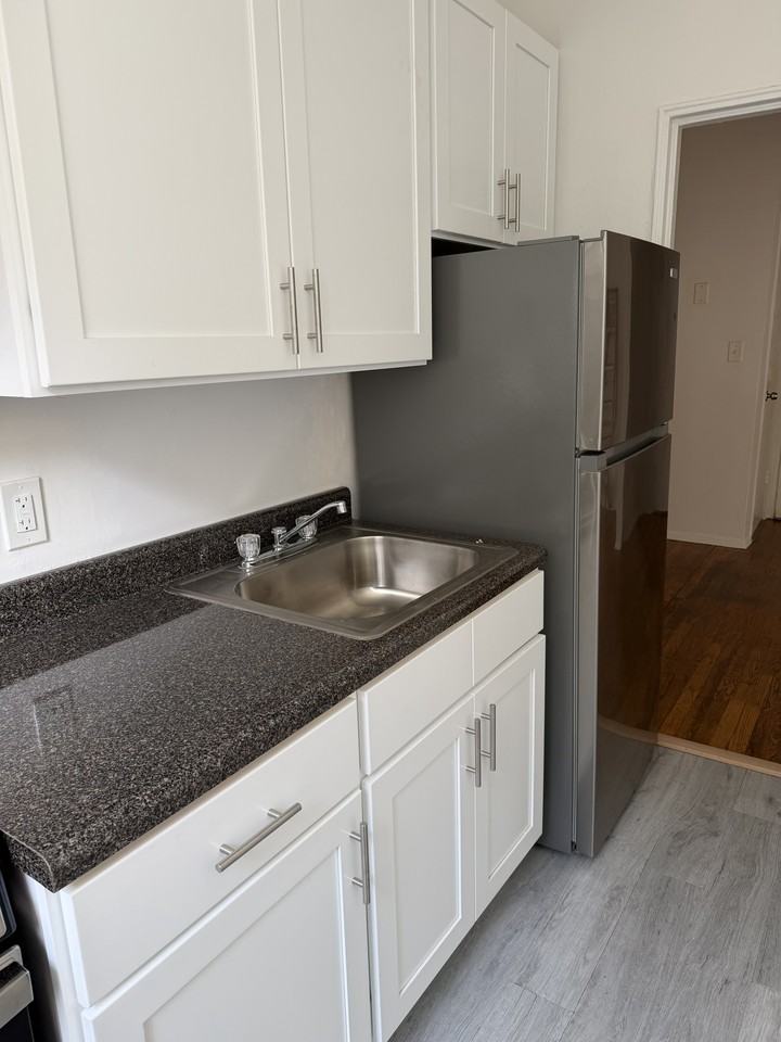 2861 Bainbridge Avenue #2B - Photo 2 of 6