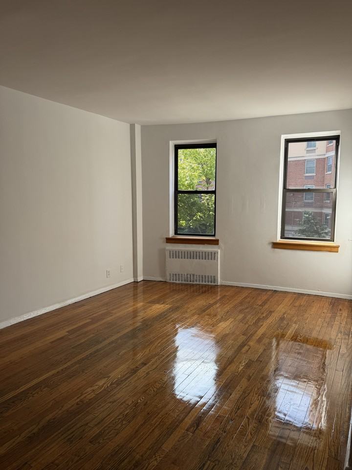 2861 Bainbridge Avenue #2B - Photo 3 of 6
