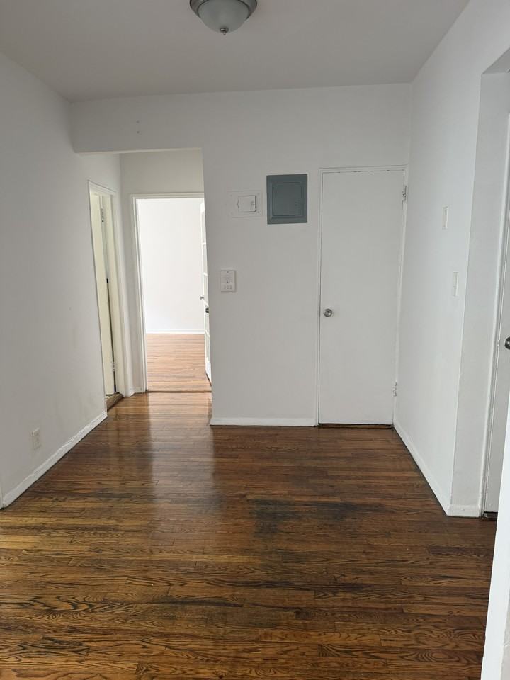 2861 Bainbridge Avenue #2B - Photo 4 of 6