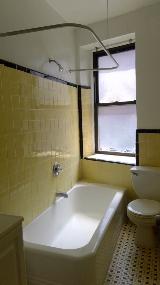 2861 Bainbridge Avenue #2B - Photo 5 of 6
