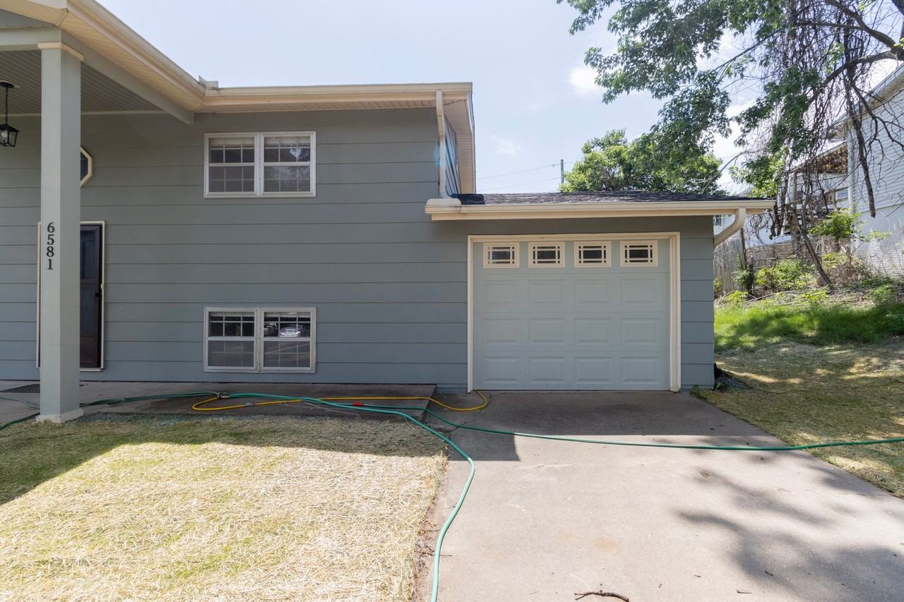 6581 S Gateway Blvd - Photo 3 of 36