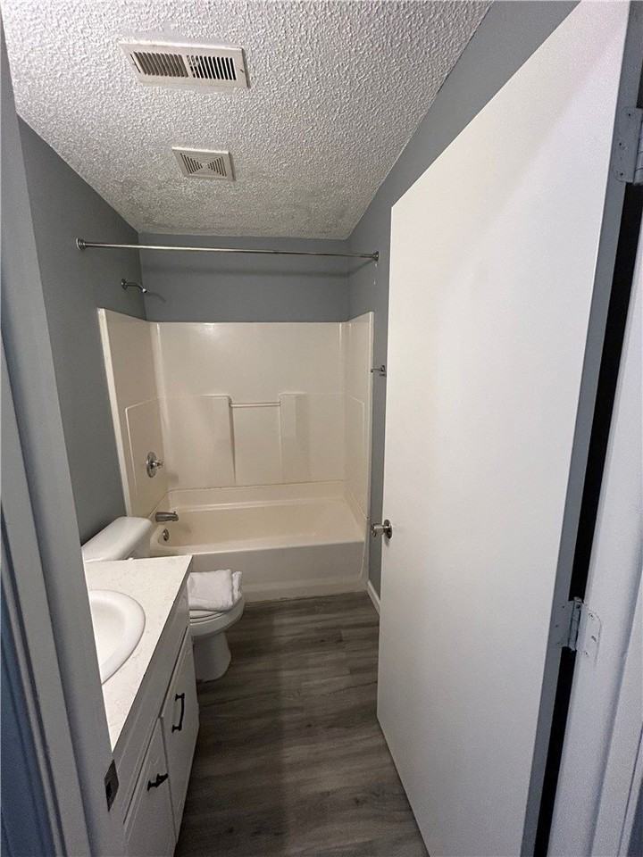 407 Park St #D - Photo 5 of 6