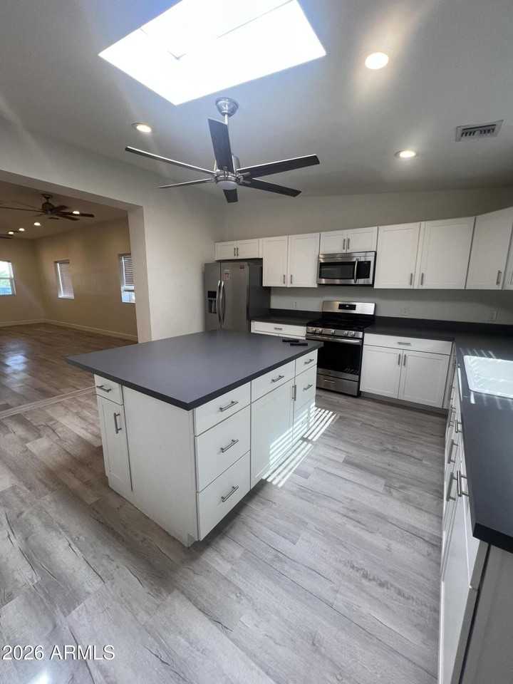 814 S 1st Ave - Photo 5 of 21