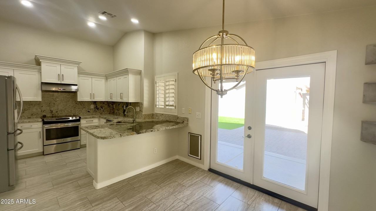 8160 W Mary Ann Dr - Photo 5 of 21