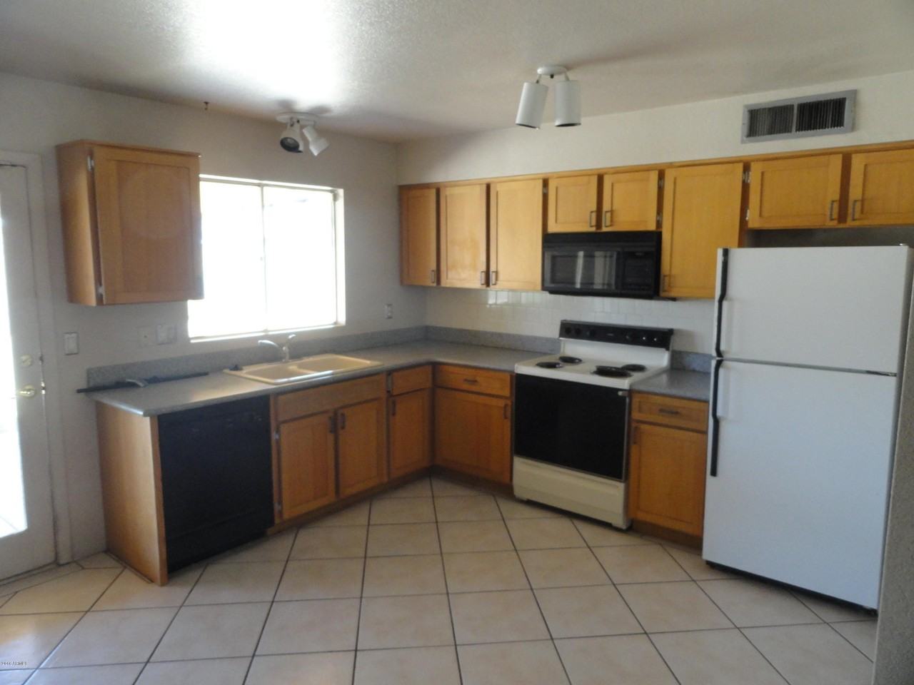 3338 W Tonto Ln - Photo 2 of 41