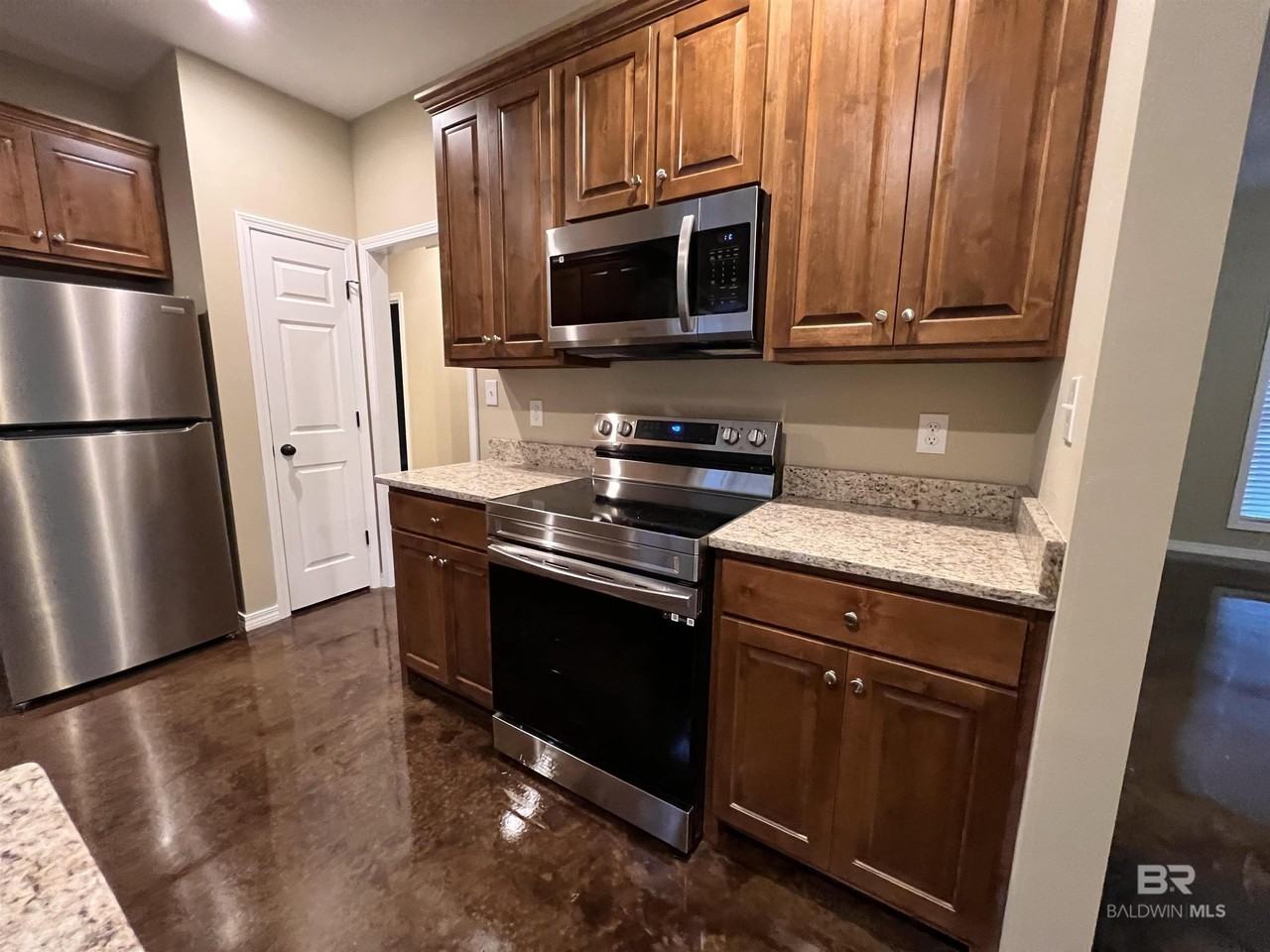 33048 Stables Dr - Photo 6 of 18