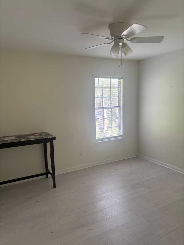2238 Morningside Dr #E - Photo 3 of 12