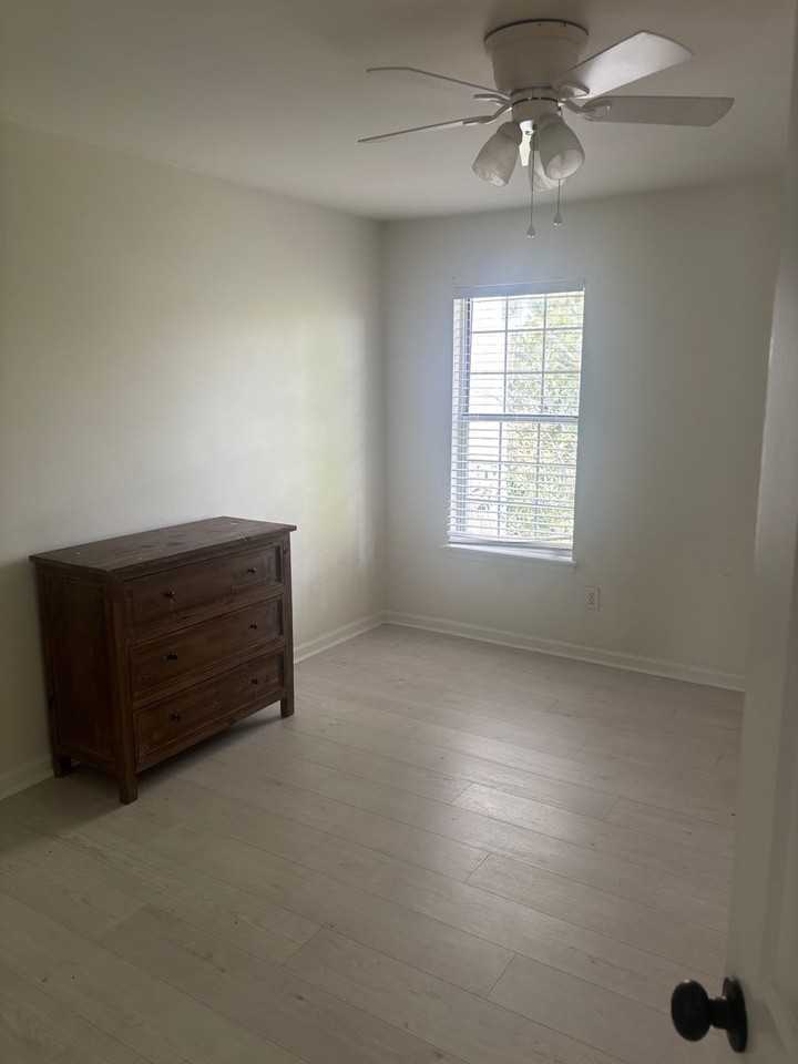 2238 Morningside Dr #E - Photo 4 of 12