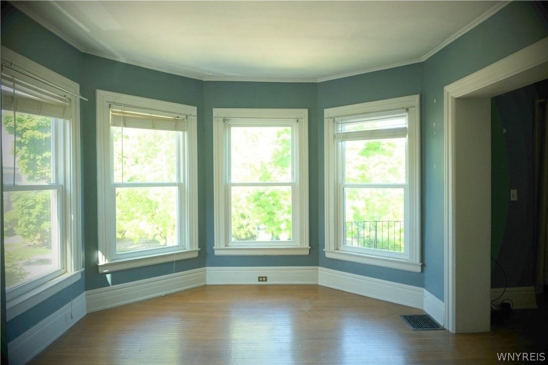 489 Norwood Ave - Photo 4 of 30