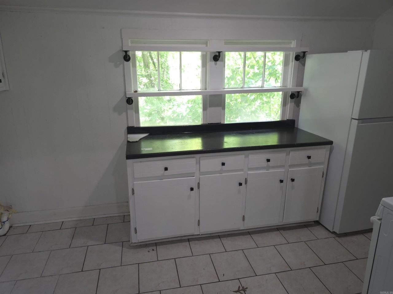 216 Elizabeth Ter - Photo 5 of 22