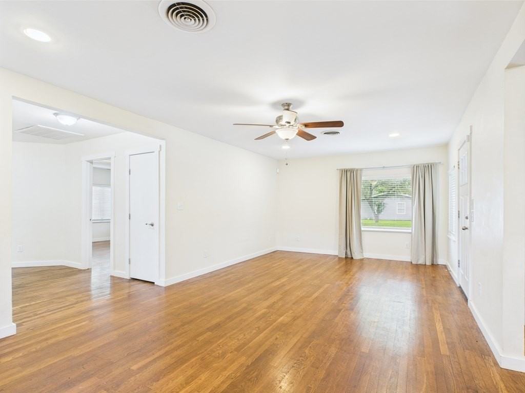 409 S Pear St - Photo 6 of 34