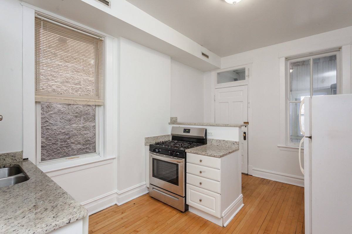 3239 N Clifton Ave #2 - Photo 6 of 18