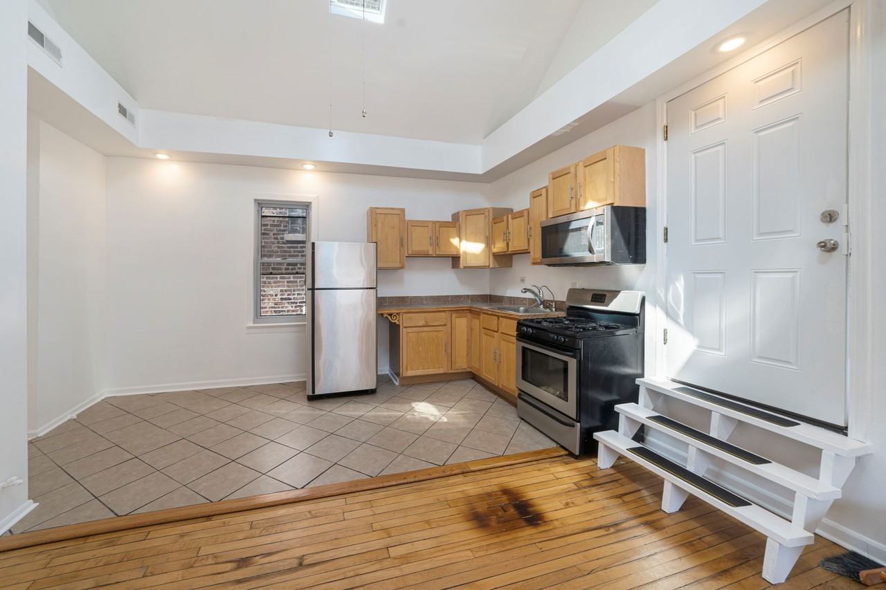 1911 S May St #2 - Photo 3 of 15