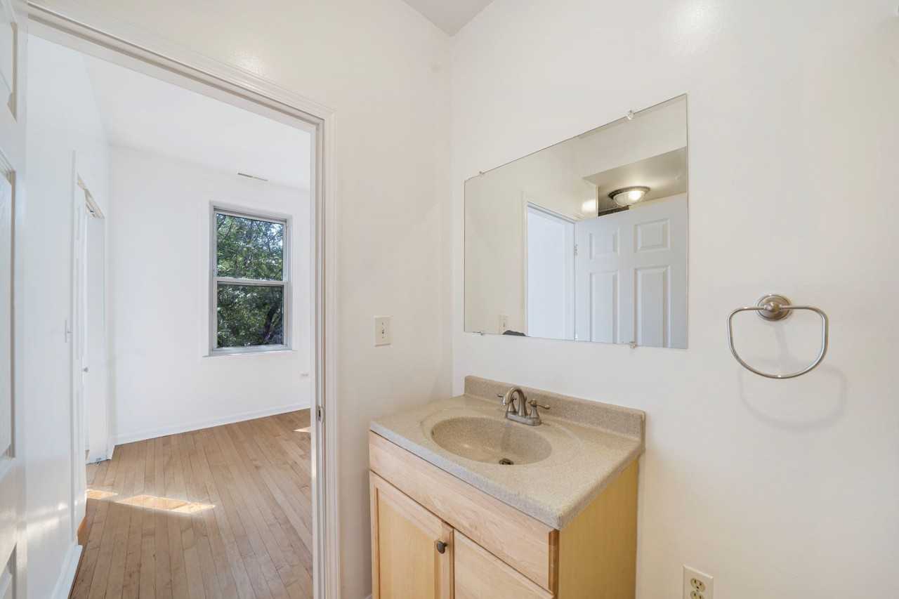 1911 S May St #2 - Photo 4 of 15