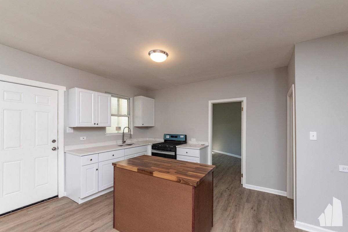 1022 W Fry St #CH1 - Photo 4 of 12