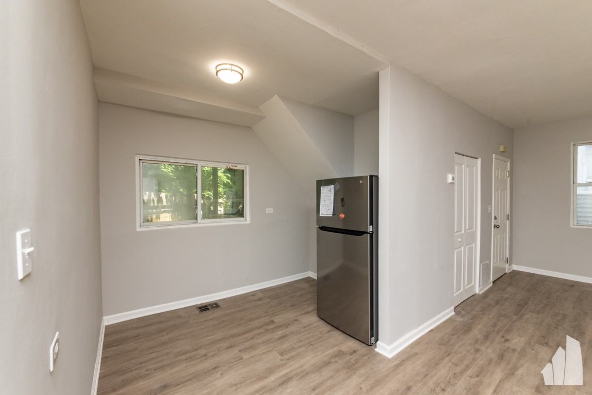1022 W Fry St #CH1 - Photo 5 of 12