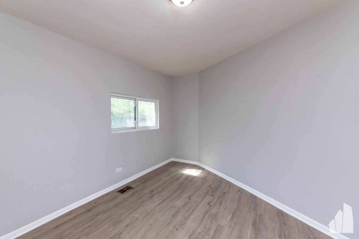 1022 W Fry St #CH1 - Photo 6 of 12