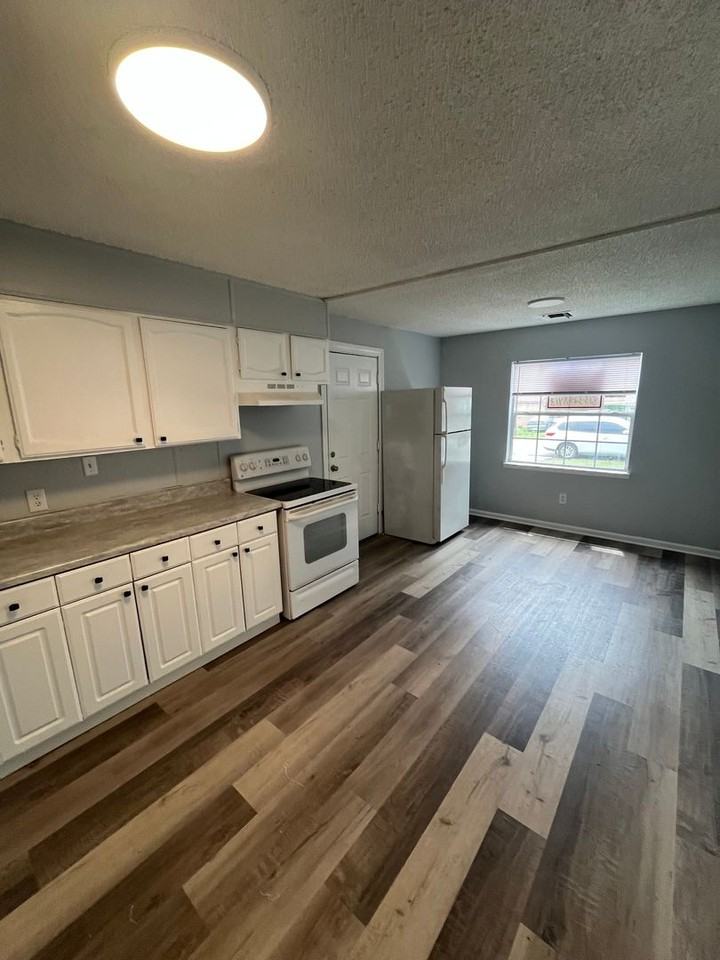 1137 Edith Ave - Photo 2 of 7